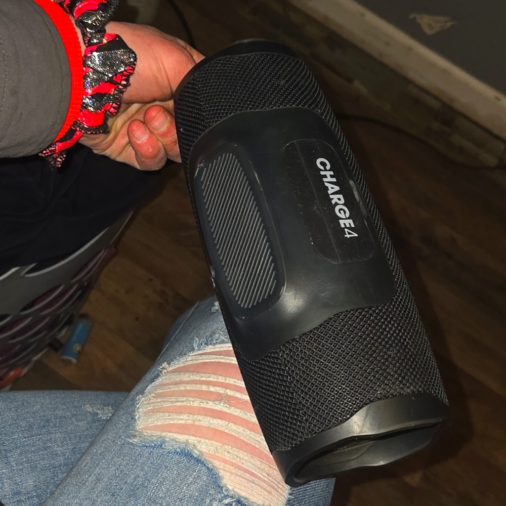 JBL charge 4